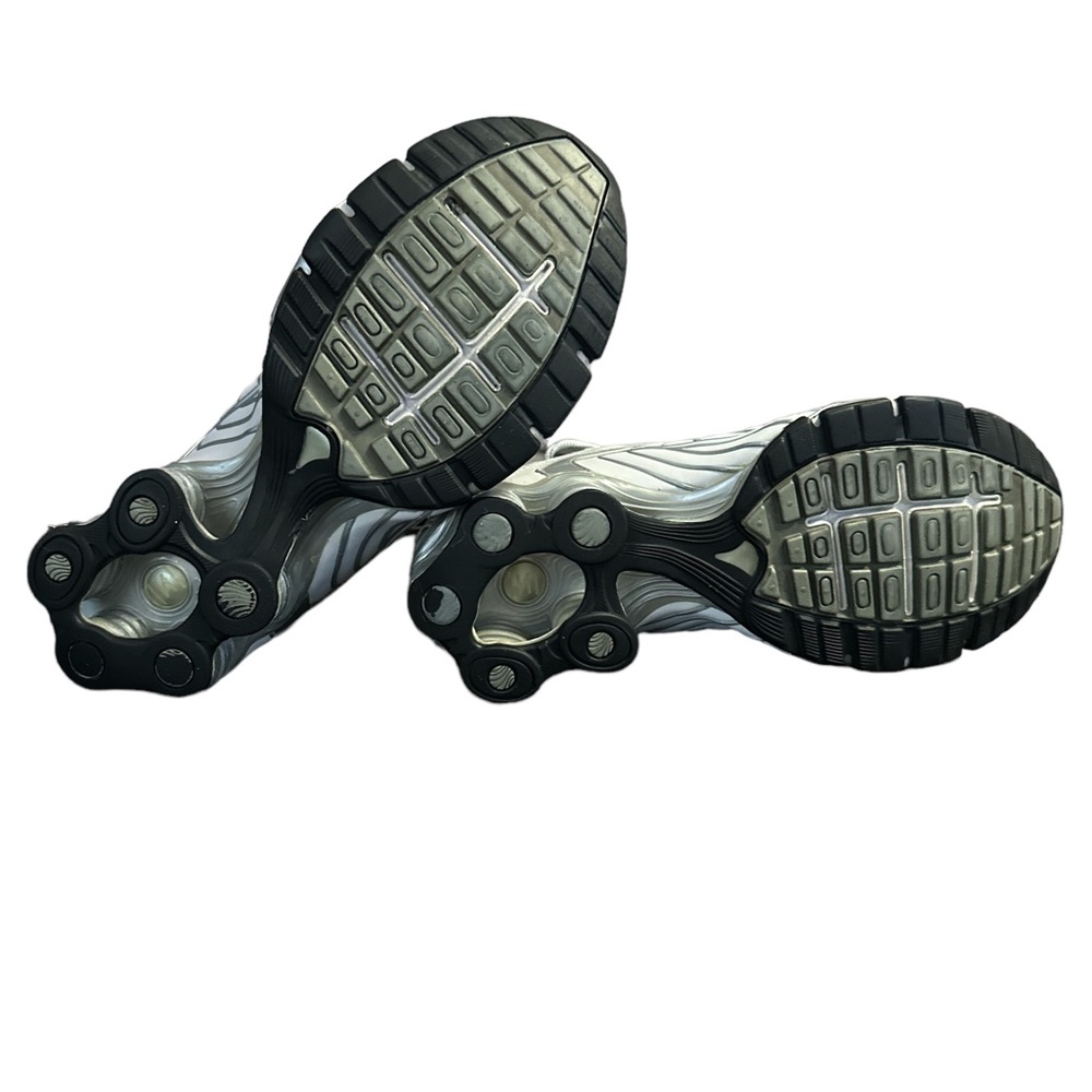 Nike Shox White and Gray Women's Sneakers - Picture 2 of 6